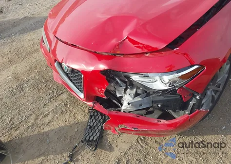 2018 Alfa Romeo Giulia Awd z USA, uszkodzony, nr VIN ZARFAEDN4J7567126